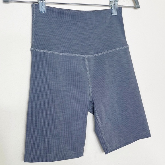 Beyond Yoga Ribbed Grey High Rise Biker Shorts Size Small - Picture 6 of 11
